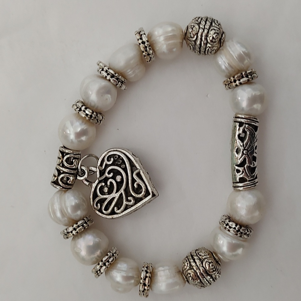 New Pearl Stretch Bracelet With Silver Beading and Heart sz 7-7.5"